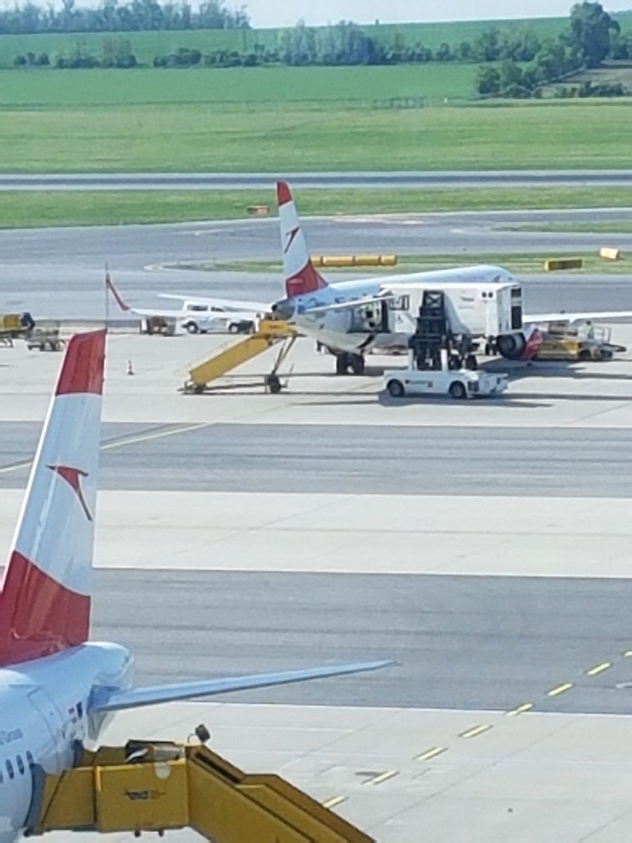 special_assist's tweet photo. Ambulift Boarding at Vienna Airport https://t.co/pbROdZAki9