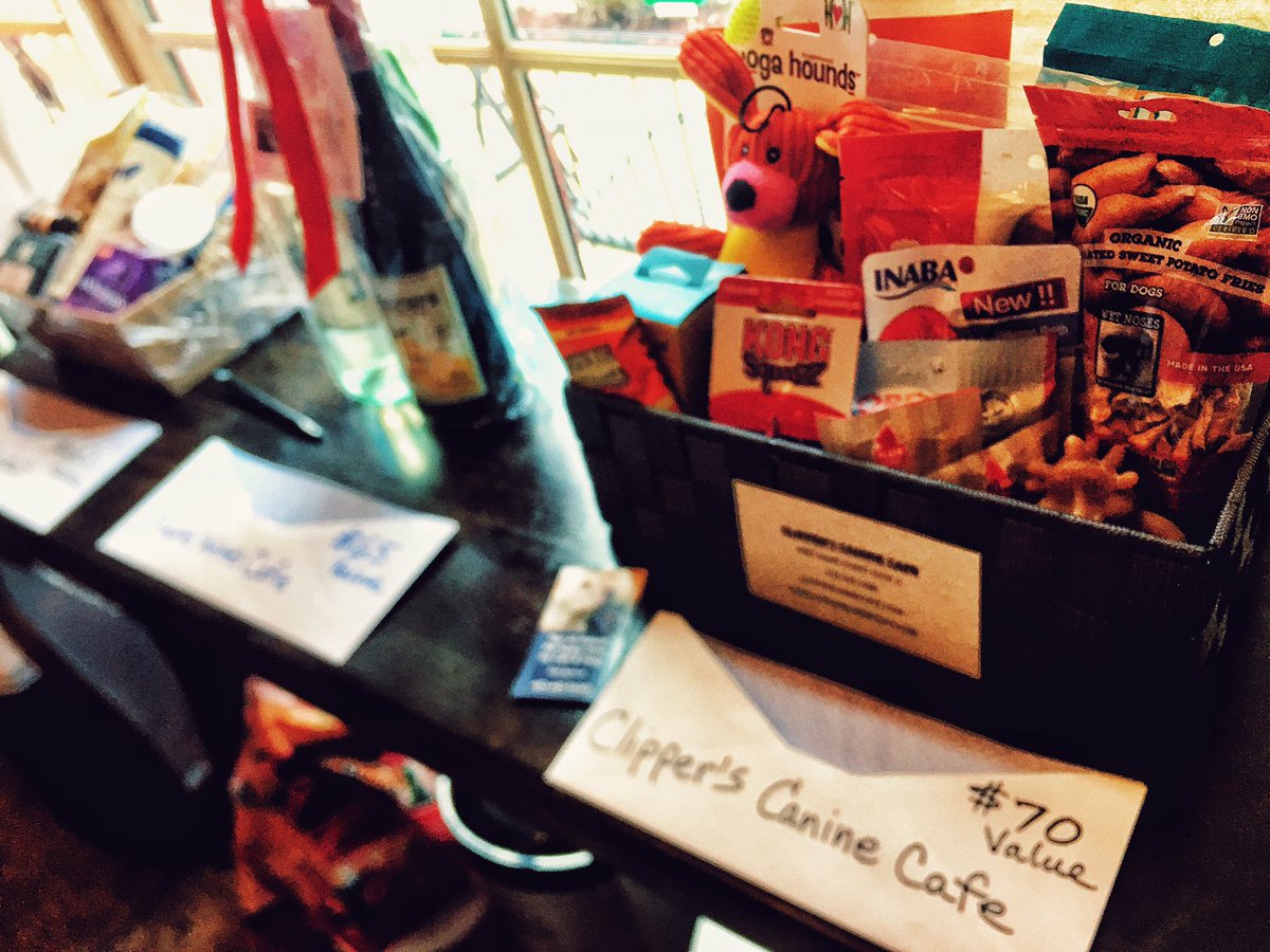 LizWalshHoCoD1's tweet image. This is what community looks like.❤️✨
150+ raffle prizes donated by #oldEllicottCity and other local shops, restaurants and adventures-to-be-had. All for the medical fundraiser for Derek and Hatsumi Smith of @MatchaTimeCafe. $5/ticket can be charged at the register ‘til 5 today!