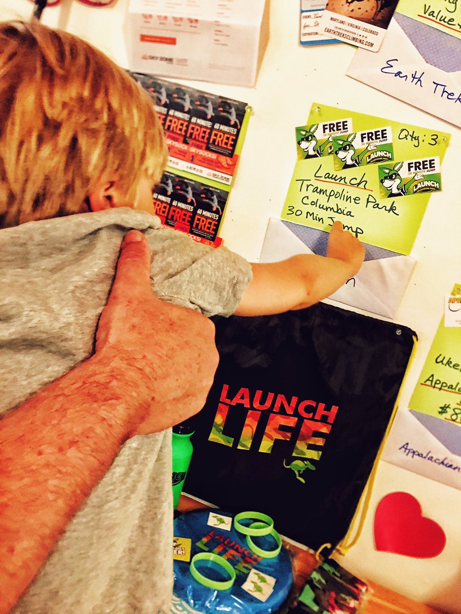 LizWalshHoCoD1's tweet image. This is what community looks like.❤️✨
150+ raffle prizes donated by #oldEllicottCity and other local shops, restaurants and adventures-to-be-had. All for the medical fundraiser for Derek and Hatsumi Smith of @MatchaTimeCafe. $5/ticket can be charged at the register ‘til 5 today!