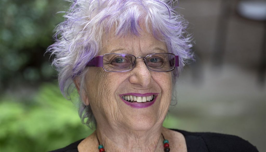 бабульки с фиолетовыми волосами. пенсионерка с фиолетовыми волосами. бабульки с фиолетовыми волосами. фиолетовый цвет бабушек. фиолетовый цвет бабушек.