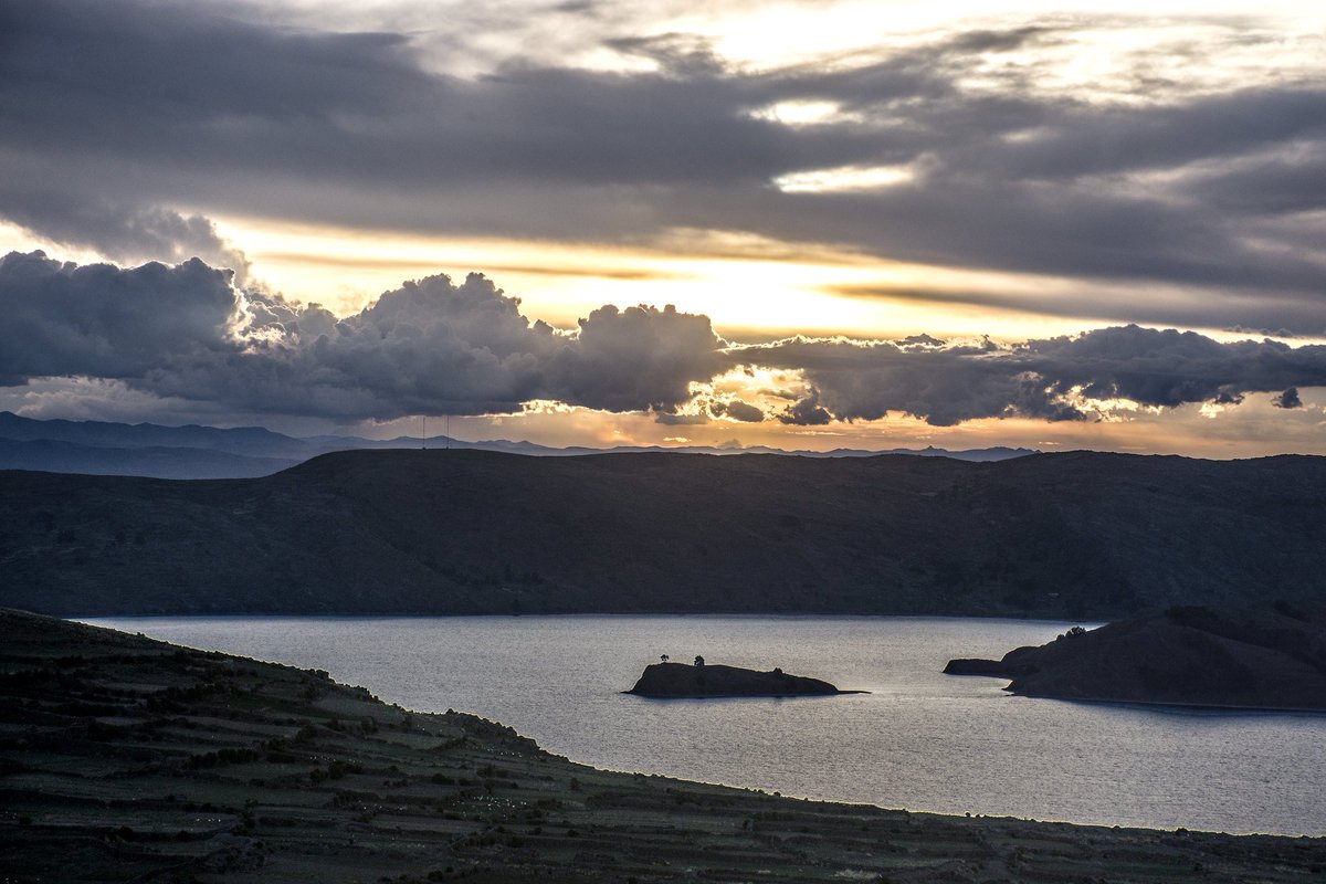 iankennUK's tweet photo. Early evening on Amantani Island on Lake Titicaca. #Amantani #Titicaca #LakeTiticaca #Peru @EarthPix @ThePhotoHour @PicBallot @StormHour @PhotographyWx @EarthandClouds #travelphotography https://t.co/8dIewGv1de
