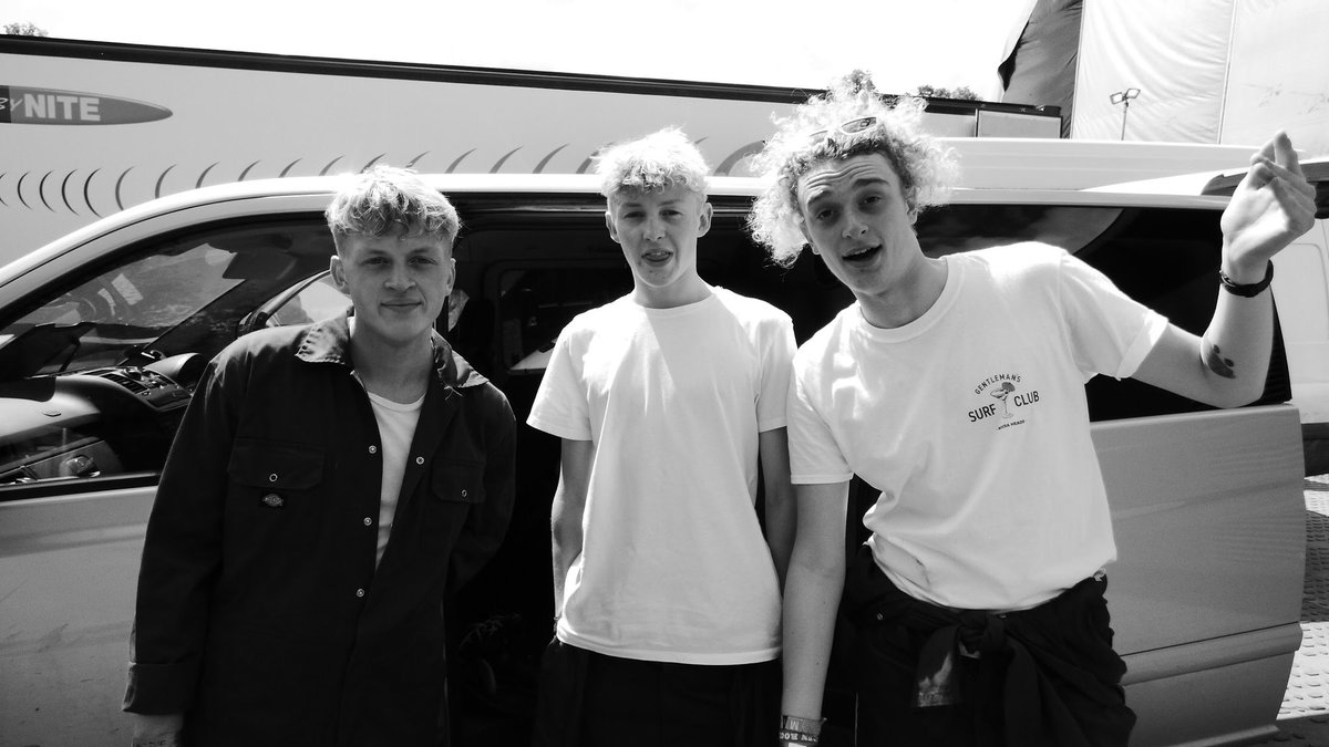 WATERFOOLSMUSIC's tweet photo. @PennFestival - We had an absolute blast. Lots of beers were consumed too. See ya soon X
#pennfest #waterfools #boilersuits #toomanypints https://t.co/9Tl5yHKMFO