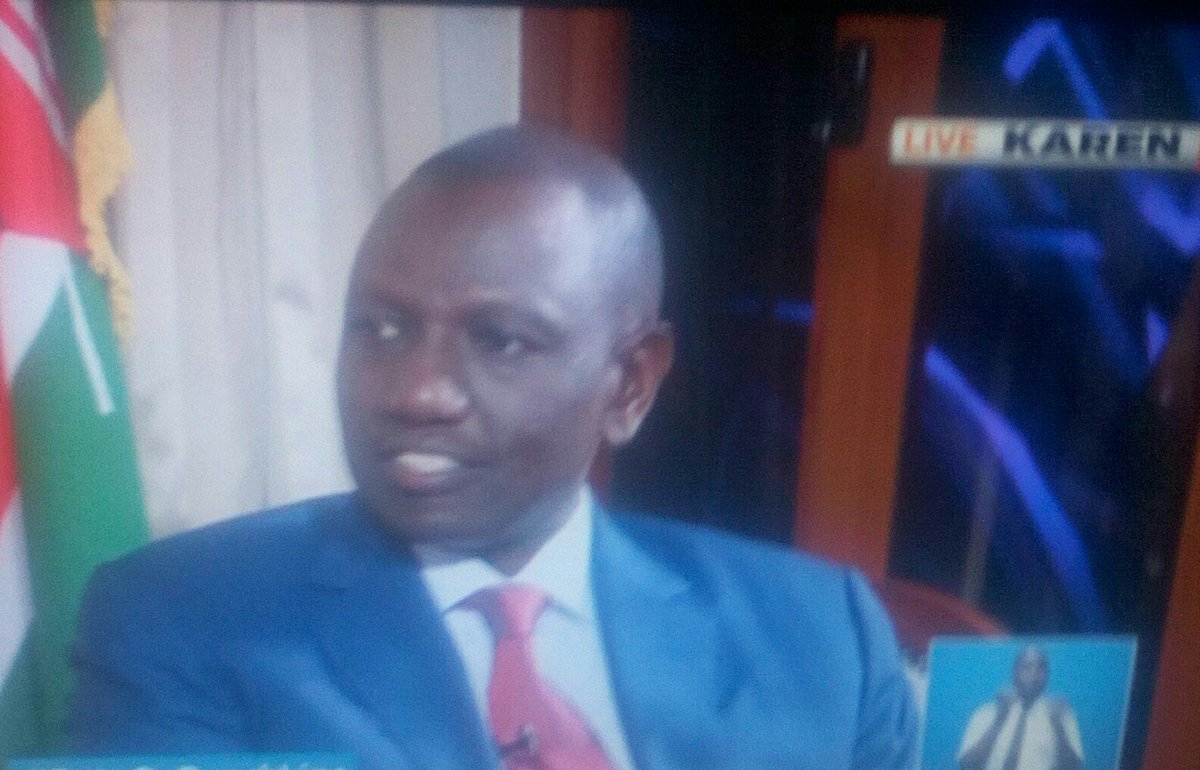 DP Ruto has just confused Ann Kiguta with silly question about her marital status, 'Ati watoto wanaendeleaje' 
Some priorities though! 
#RutoOnPunchline
#RutosGhostProjects