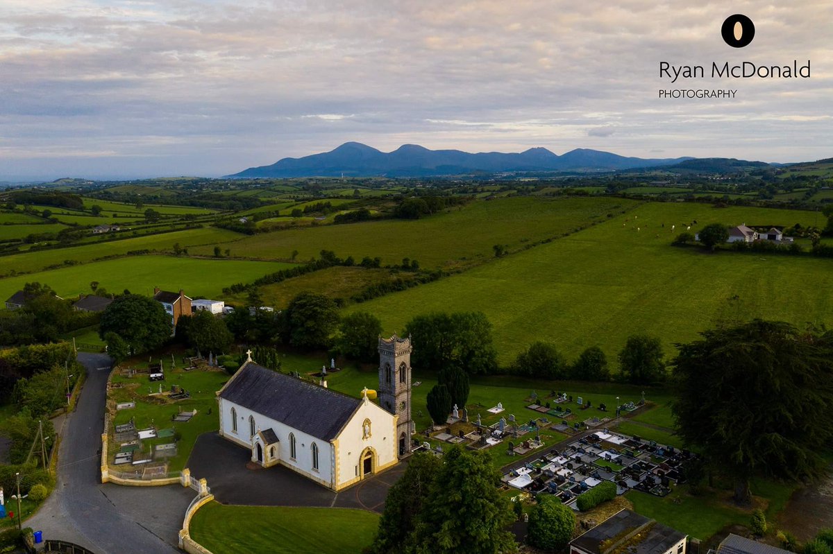 mcdonaldphoto57's tweet image. Drumaroad church with the Mournes in the background. @DiscoverIreland