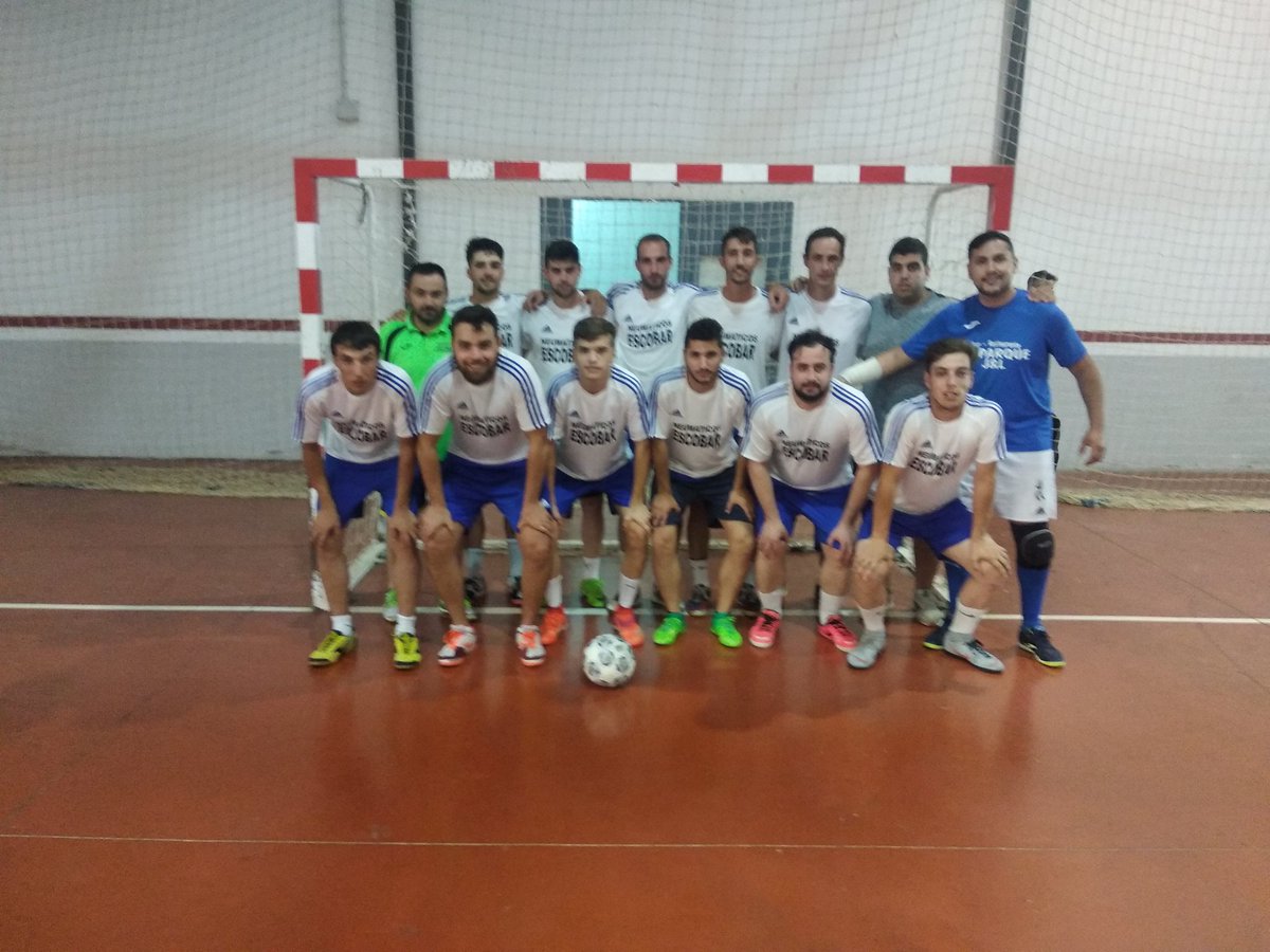 24h_FSpalazuelo's tweet photo. Final de las @24h_FSpalazuelo 2019 en juego #100montaditos & #NeumaticosEscobar https://t.co/OCuyndPIoy