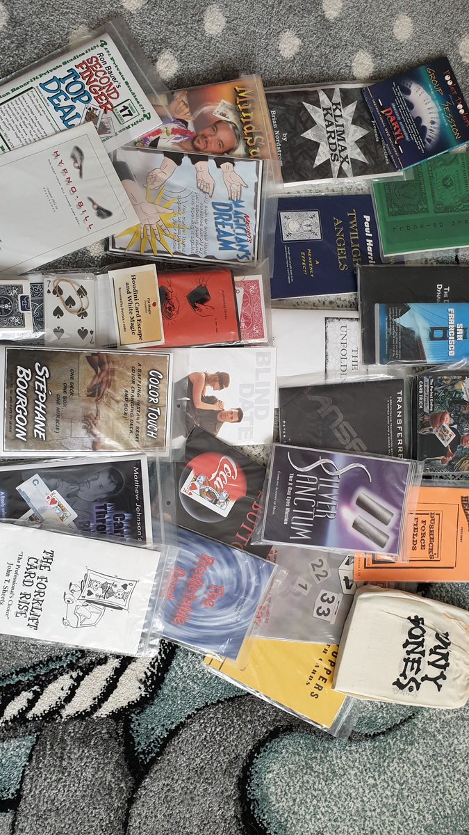Worldofmagic's tweet photo. Job lot of 25 Magic tricks - All Unused old Magic Shop Stock - starting bid just 1 penny! #MagicTricks - https://t.co/DbdLW1b81F https://t.co/SUxwxhcAv3