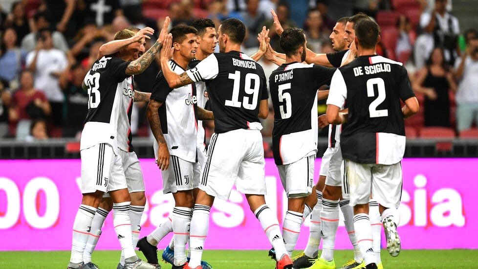 VitoC10's tweet image. My team is back!! Entering the preseason like 💯💯🔥🔥👍 #FinoAllaFine #ForzaJuve #thisteamtho #WelcomeHomeGigione #HappyJuventino #ICC #MadeToWonder #SuperG1G1 #bestteamever #Juve4Life #Juve4ever  #cuorebianconera #InJuveWeTrust #newseasongonnabelit #juve