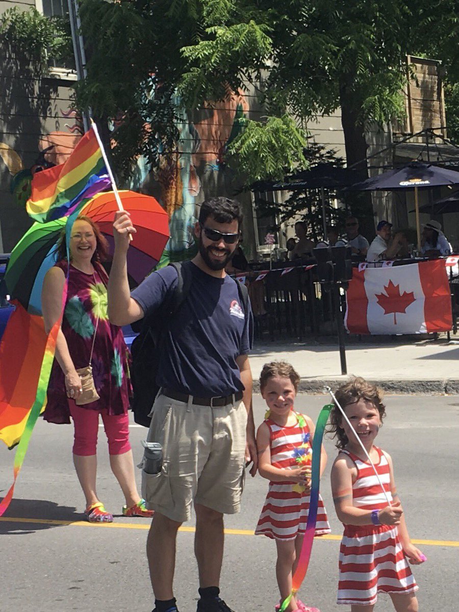 mrholme's tweet photo. At 1000 Islands Pride today with the kids - congrats to #1000IslandsPride and #Gananoque for a great parade. Happy Pride. #WeAllBelong #ucdsb @UCDSB @GSSTrojans https://t.co/7Ee35xBY41