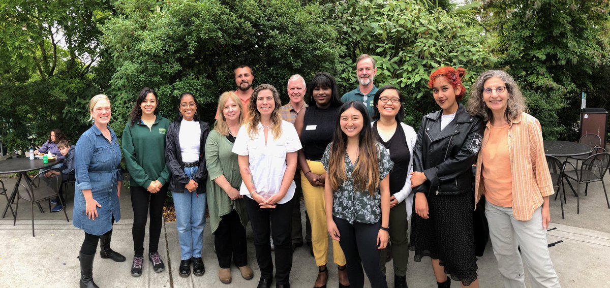 woodlandparkzoo's tweet photo. Our amazing Doris Duke Conservation Scholar interns! #internsruntheworld #WomenInScience #summerschool @UW https://t.co/Zu0CGGRJVD