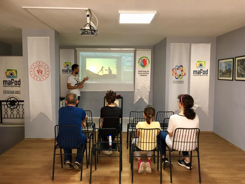 nazmicaykara's tweet photo. Gençlik ve Spor Bakanlığı destekli "Yaşam Işığım Fotoğraf" Projesi kapsamında FOTOĞRAF KAFE' de 2.Grup(Pazar)Temel Fotoğraf Eğitimi 6.haftamızda "Beyaz Ayarı" konusunu işledik.
@kasapoglu
@ozturkyunus45
#gsbgencliksporbak
#gençlikprojeleridestekprogramı
#mafod https://t.co/0EQVRrUIWI