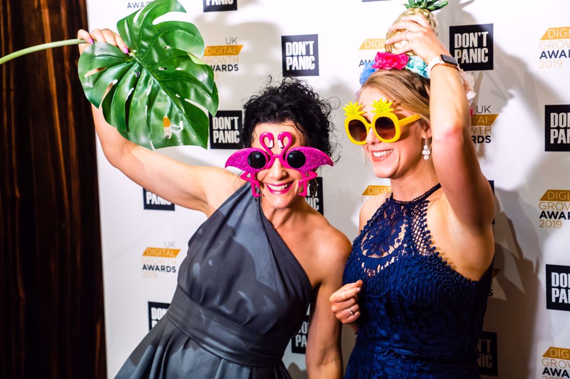 ItsSocialBooth's tweet photo. Smile 🌴📸🍍 

#photobooth #awards #corporateevents #eventprofs #digitalgrowth #itssocial https://t.co/pYBTPFGgNz
