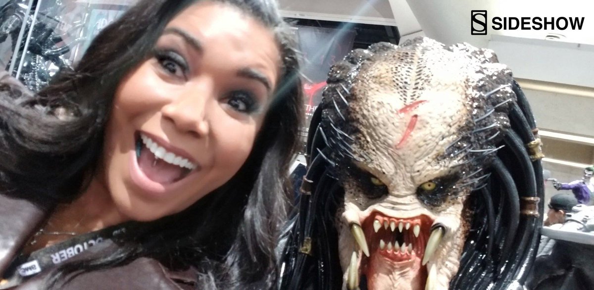 collectsideshow's tweet photo. Jessica Pimentel @thecrusher007, Maria on @oitnb, stopped by the @collectsideshow booth to take a selfie with the Predator!
#OITNB #JessicaPimentel #maria #predator #SideshowCollectibles #SideshowSDCC19 #SDCC19 #ComicCon19 #SDCC2019 #SDCC19 #LetYourGeekSideshow #GeekCulture https://t.co/rO28BDiyK6