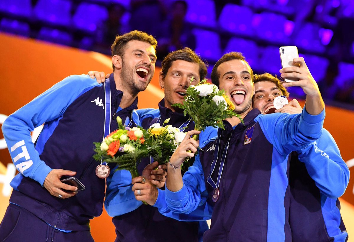 Super medaglia di bronzo ai Mondiali a squadre!!🇮🇹
Ci voleva proprio chiudere la stagione in questo modo...
CHE SOGNO!!💪🏼🤺