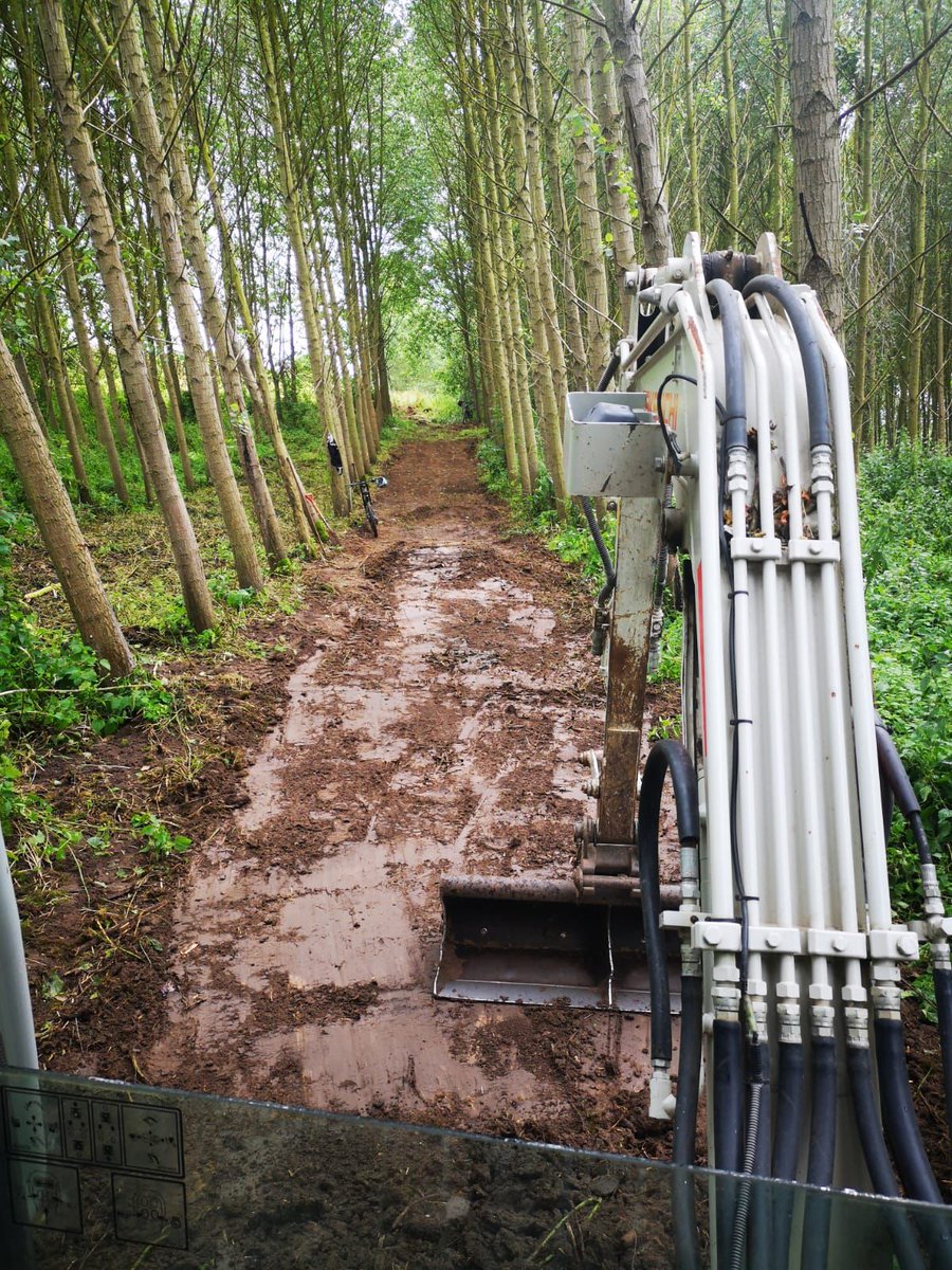 FocusRides's tweet photo. Just a sneaky peak behind the scenes....🤫
The early stages of the creation of The Lincolnshire Wolds bike park 🚴🏻♂️
#bikepark #cyclepark #mtbpark
#mtbtrails #mountainbikepark #lincolnshirewolds #lincolnshireactivities #mtbschool #cyclelincoln #cyclelincolnshire https://t.co/kScK7cEFzy