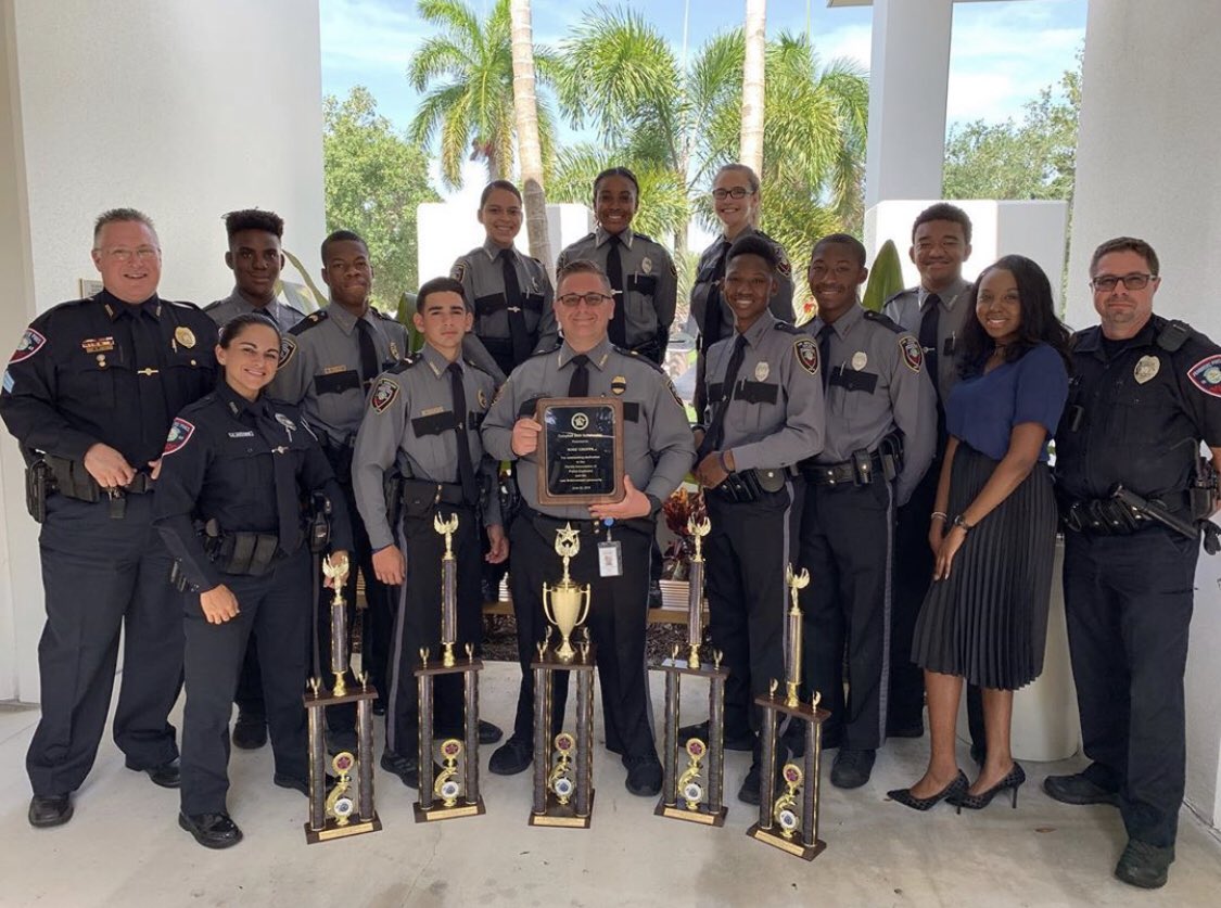 MarchForLEOs's tweet photo. Hometown of #PembrokePines FL  @PPinesPD #Explorers #FutureLEOs win fourth in the state.  Also loving those graduation caps that one of the explorers made.  #BackTheBlue #everydayheroes #MarchforLEOs https://t.co/tE5Fcy08vN