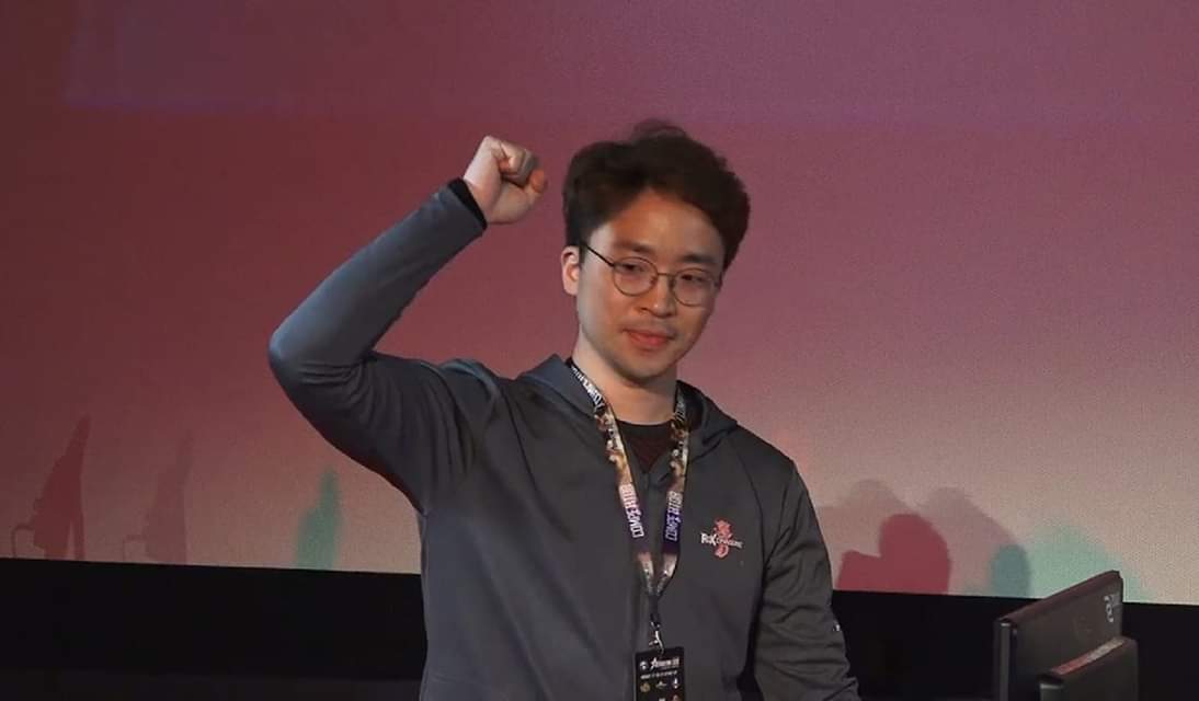 yakuzaguru94's tweet photo. Congratulations to  @holyknee for Winning VSFighting TWT master Tournament. He is now the first player to cross 1000 Ranking Points in TekkenWorldTour2019 standings 😀
#TekkenWorldTour2019 #RoXKnee  #VSF2019 #VSFighting2019 https://t.co/FVik1kBC6I