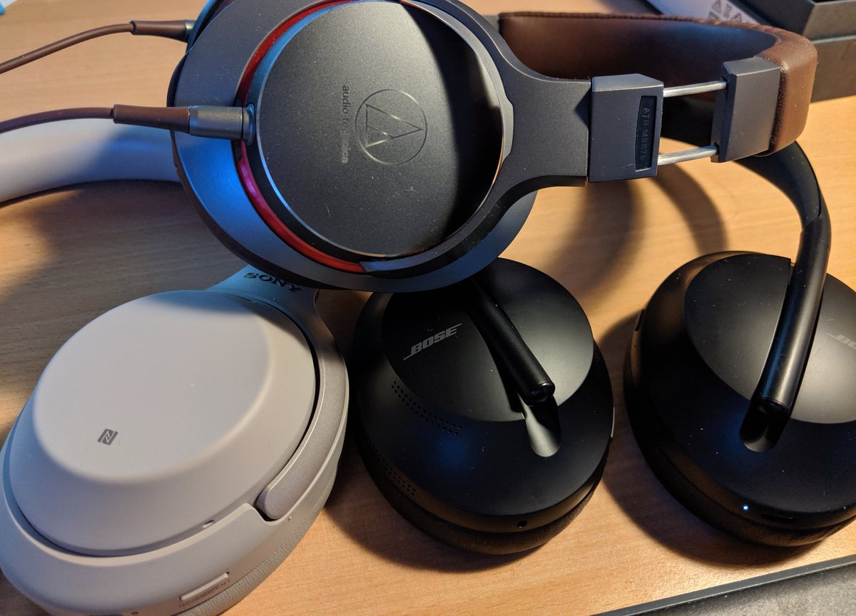 Guifou's tweet photo. Je vais pas vous le cacher, c'est quand même dur de pas être un défenseur de la prise jack quand les 2 meilleurs casques ANC sont face à ce modèle. #audiotechnica #msr7b #bose700 #sony WH-1000xm3 https://t.co/O6KvBuhZFD