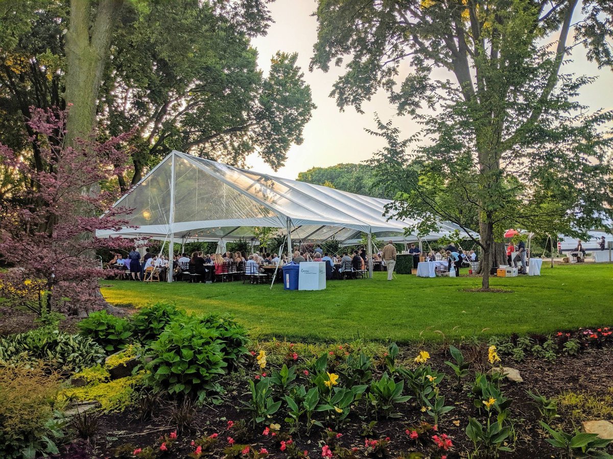 PPPalaceRentals's tweet photo. Did someone say #NationalIceCreamDay?
Throwback to this wedding reception on June 8th at #EwingManor
#palaceevents #weddingrentals #weddingplanner #summerweddings #carlsicecream https://t.co/QYe1odIALH