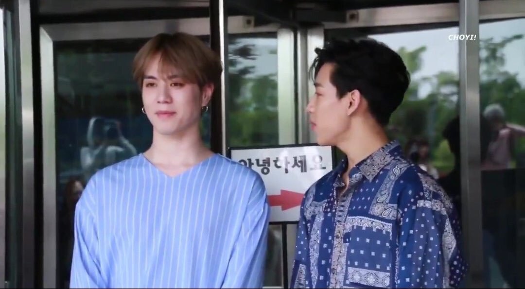 This really looks like a kdrama scene