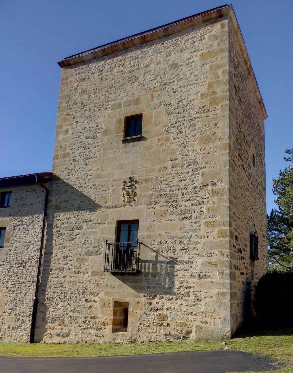 PatrimonioAlava's tweet photo. #Gopegi. La torre #Goikoetxea o #Goikolea es de planta casi cuadrada y una altura de doce metros. #Álava
Foto: Ayto. de Zigoitia https://t.co/oFUQioqU7o