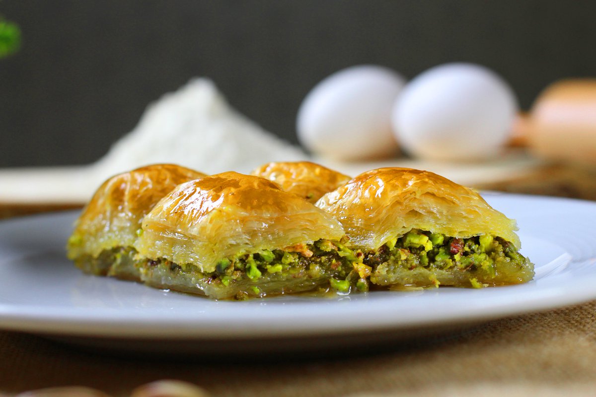 28 Temmuz Pazar gününe kadar bu tweeti RT yapıp hesabımızı takip eden 3 kişiye, dünyanın dört bir yanına gönderdiğimiz Gerçek Gaziantep Baklavasından birer kg hediye.

🌐 Online sipariş için: baklavacimehmetyildirim.com

🌀 instagram.com/baklavacimehme…