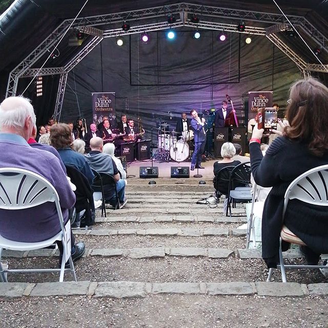 Georg Tormann knows how it feels, singing the hit 'Feeling Good'
.
.
.
.
#BigBandFever
#SummerConcerts
#BromleyAmphitheatre #openairconcerts