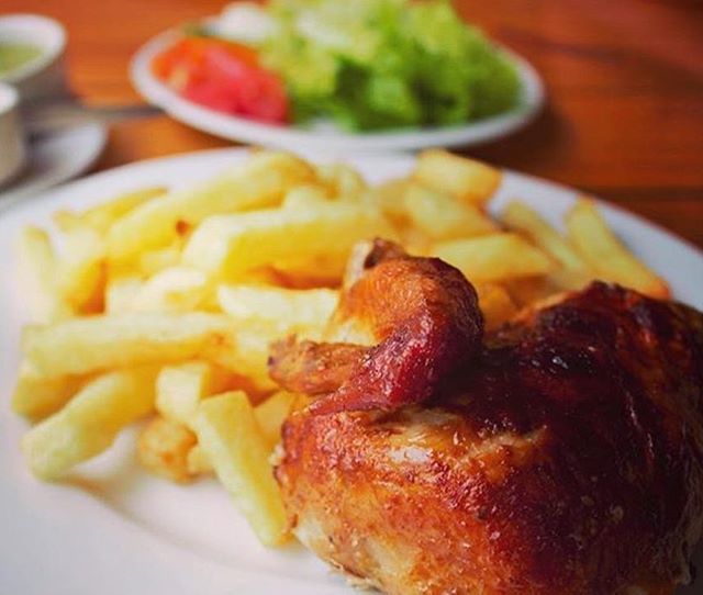 igersPeru's tweet photo. #ComidaPeruana hoy se celebra la comida peruana reconociendo a uno de los platos preferidos #PolloALaBrasa para este dominguito en famlia | Gracias a @palermo_cieneguilla por el antojo
.
Y no te olvides que puedes tener envíos GRATIS en @rappi.pe si lo u… https://t.co/JUMRIvKfXO https://t.co/VQ8pMfERf8