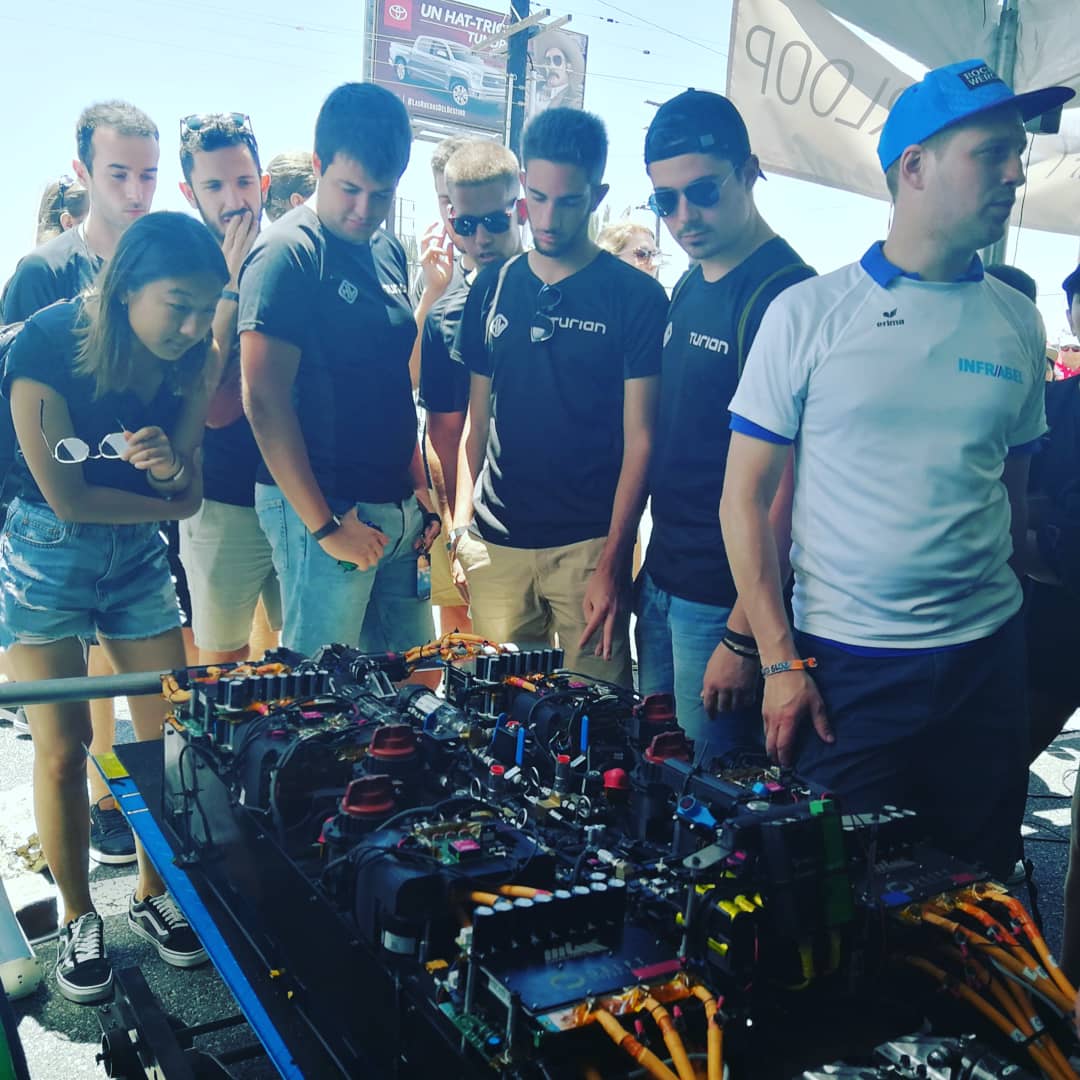 ERIKSbv's tweet image. Veel aanloop bij de @delfthyperloop pod #atlas02 op het @SpaceX terrein. 
#hyperloop #delfthyperloop #gofasternopressure