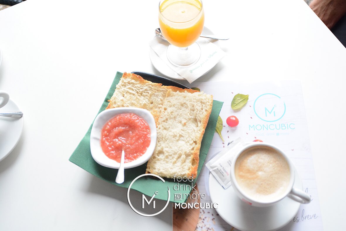 moncubic's tweet photo. Mañana es lunes y hay que reponer fuerzas del fin de semana 💪🏽 Con estas tostadas tenemos el día hecho ✅ #moncubic #fooddrinkandmore #playa #mediterraneo #cafeteria #breakfast #desayuno #tostadascontomate https://t.co/o2EffJJr9z