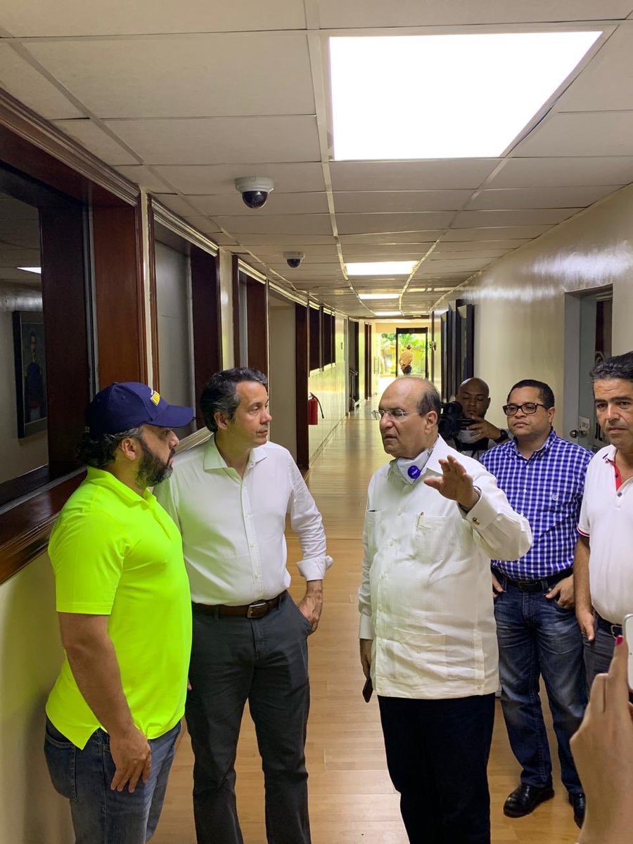 orlandojm's tweet photo. En mi calidad de delegado político del @PRM_Oficial, he visitado la @juntacentral y afortunadamente la situación del incendio en el área del archivo muerto ha sido controlado. No afectó sede principal. Gracias al pdte Magistrado Castaños Guzmán por sus atenciones. https://t.co/oQcfJyIF5o