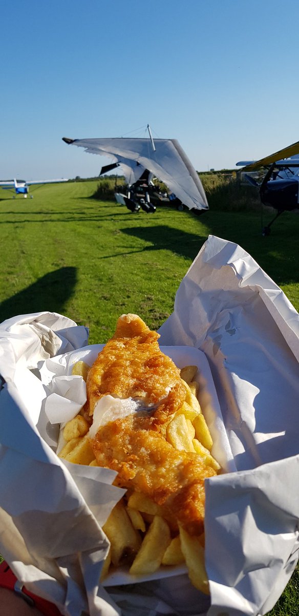 HadAirTeam's tweet photo. Fish chips and flexwings @WHGA @BMAAUK what more could you want after a fly out.... ๐๐ #flyflex as you can see one of the flxed wing pilots snook up from behind to swipe a chip ๐ https://t.co/mKE8X5RQXj
