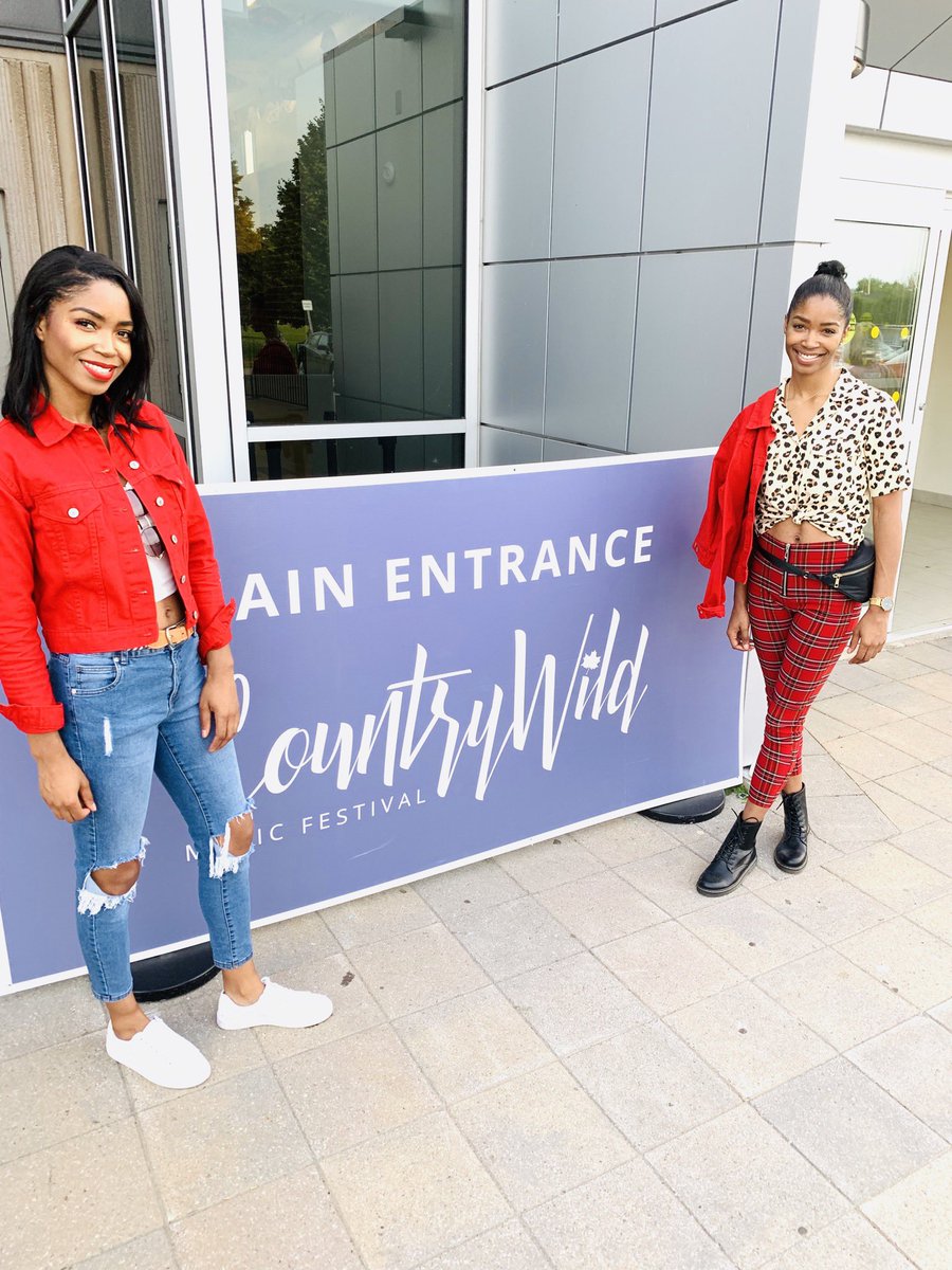 SachaOfficial_'s tweet photo. Twinning with my twinnie @countrywildfest
#twins #twin #twinsisters #twinning #sister #sis #sissy #countrywild #countrywildfestival https://t.co/5VR2udkX6J