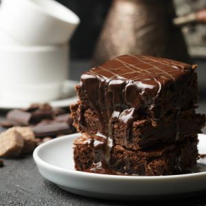 These salted caramel brownies make the perfect #cheatday dessert!  ow.ly/dJce50v3zDv