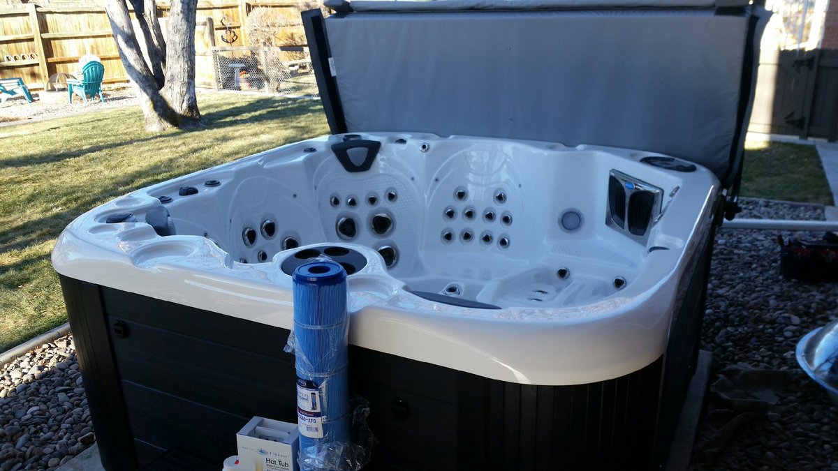 carefreespas's tweet photo. With the best filtration, this happy @CoastSpas owner is thrilled. #besthottub #hottubmagic #backyard https://t.co/4NVN2Db5jX