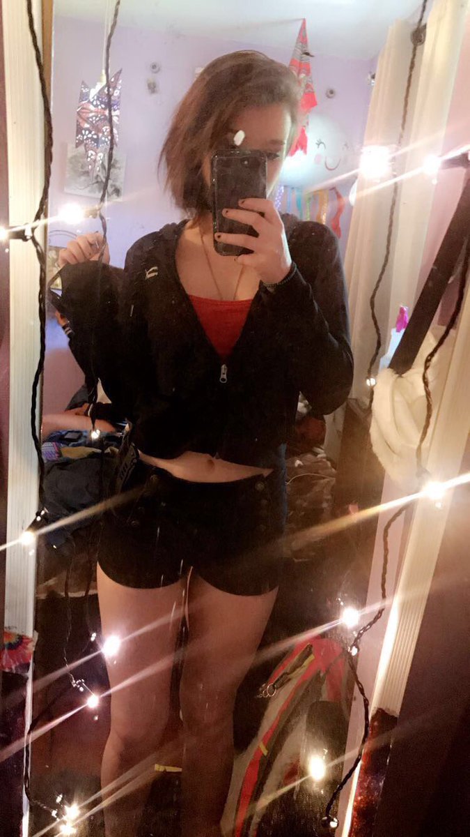 MidgetLoveSpawn's tweet image. Omg, me at my lowest weight, 102 I think. Jesus, I miss this size! I’m at the point where I can be my own thinspo and I kinda hate myself for it, I shouldn’t have gained 😭