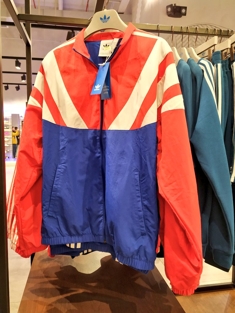 TrendHuntingBA's tweet image. Pasamos por @adidasoriginals y ésto nos encantó! #fashion #fashionblog #fashionblogger #moda #streetstyle #fashionpost #visualmerchandising #visualmerchandiser #vidriera #windowdisplay #store @LasteroNatalia