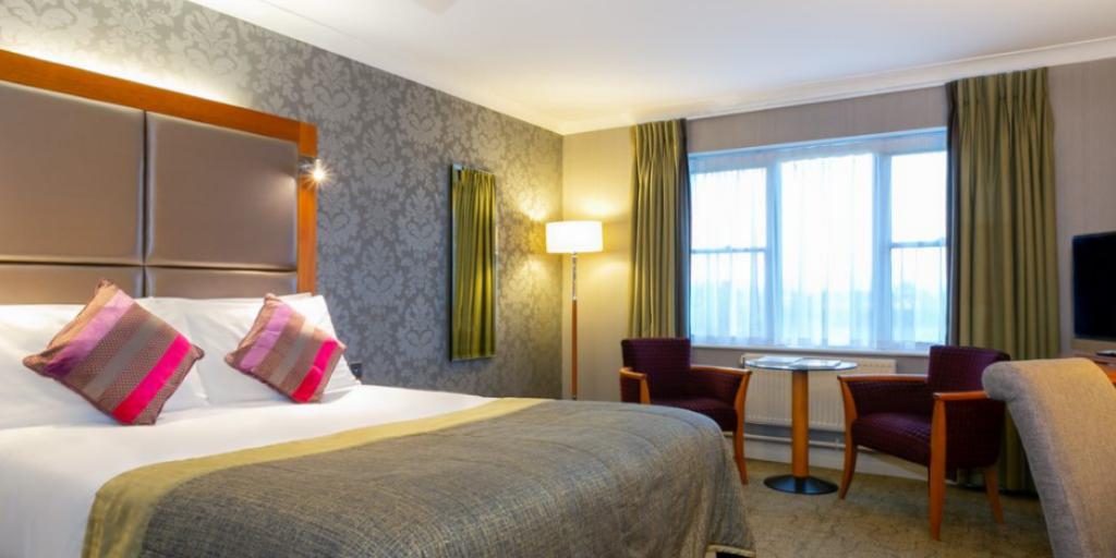 Enjoy the sun in Stretton this Summer and save up to 35% off one-night breaks. Book now bit.ly/parkroyalsumme…