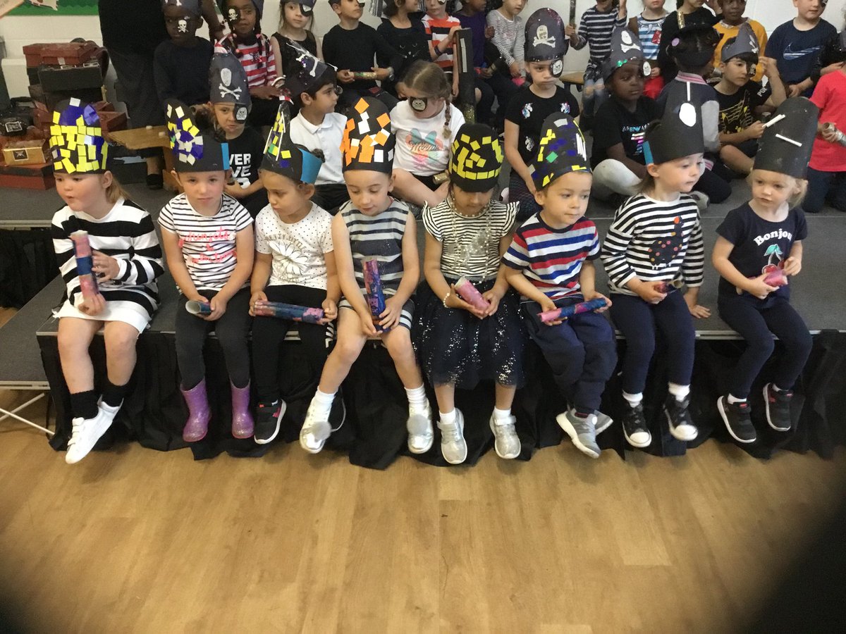 HolyFamilyL8_FS's tweet image. So proud of our amazing Nursery  who were so confident in singing and dancing for their parents and carers! #celebratingouryear #receptionready #proudteachermoments
