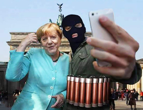 NieFreud's tweet photo. Bei Wahlkampfauftritt. Plötzlich spricht Trump zu Merkel: „Angela, Angela, du musst deine Rechnung bezahlen“ https://t.co/nyLdrKACi2 https://t.co/mNVooH1k5a