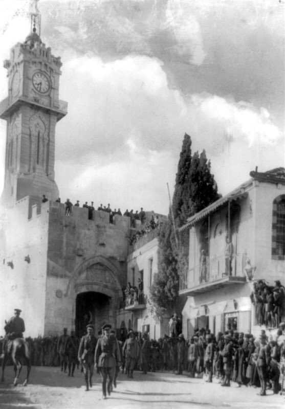 سخت گیری بسیاری کردند از فروش زمین به یهودیان،پس از چندی یهودیان با زیرکی به سمت اعراب فلسطین رفتند و با پیشنهاد بالاتر از قیمت گاها سه برابر یا بیشتر زمین ها را خریدند بطوریکه مالکیت شان بالاتر از انگلیسی ها شد بعد انگلیس را بنوعی مجبور کردند سرزمین مقدس را واگذار کند