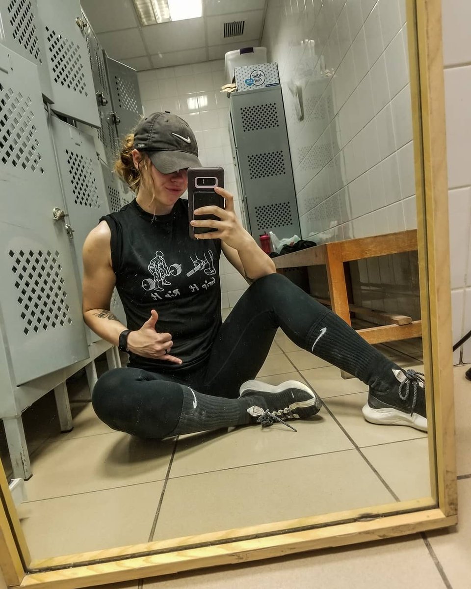 kalirenee97's tweet photo. This is for the dumb ass who said that I looked too masculine for a women.
#strongisthenewsexy
#flexonthehaters https://t.co/M1Y4ZCH9WX