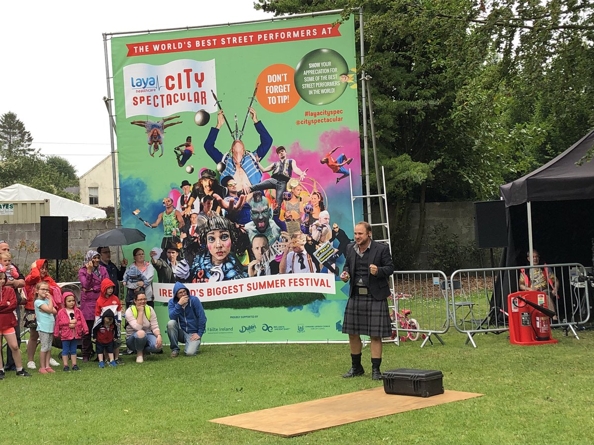 DanJCB001's tweet photo. Great afternoon with Mary &amp; @davidahorgan and really enjoyed all the Performers at the @LayaHealthcare  @cityspectacular Cork today 😀🔥🔴🍀 #layacityspec #Cork https://t.co/AgJMTZ8QfP