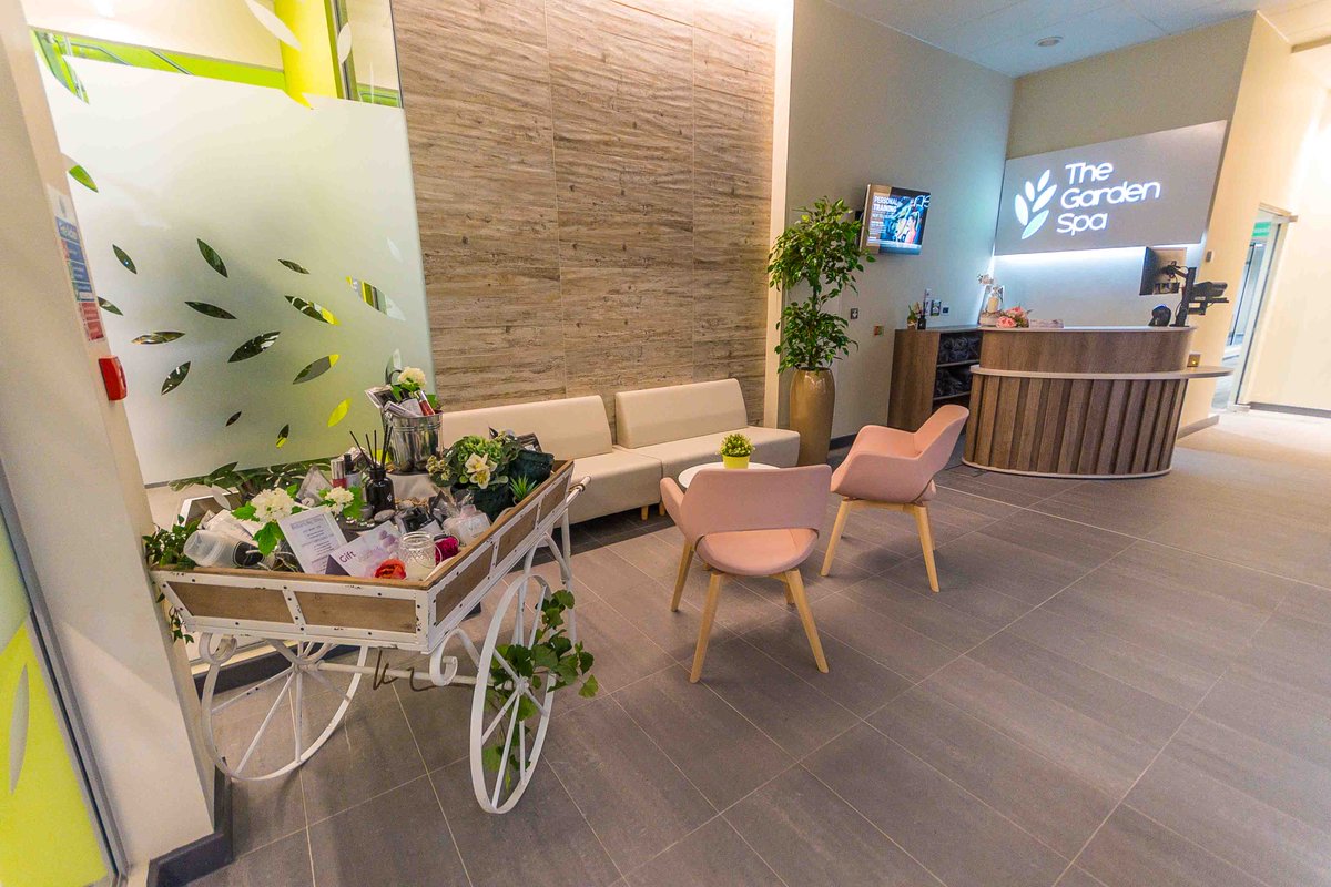 yeahlifestyle's tweet image. Looking for a place to head to relax and escape for a special treat? Here&apos;s our review of the Couple&apos;s Catch Up Spa Session at The Garden Spa in Warrington:  👉 yeahlifestyle.com/couples-catch-… 👈 #AD #warrington #beautyblogger #press #uk #blogger #wellness #wellnessblogger @YourLiveWire
