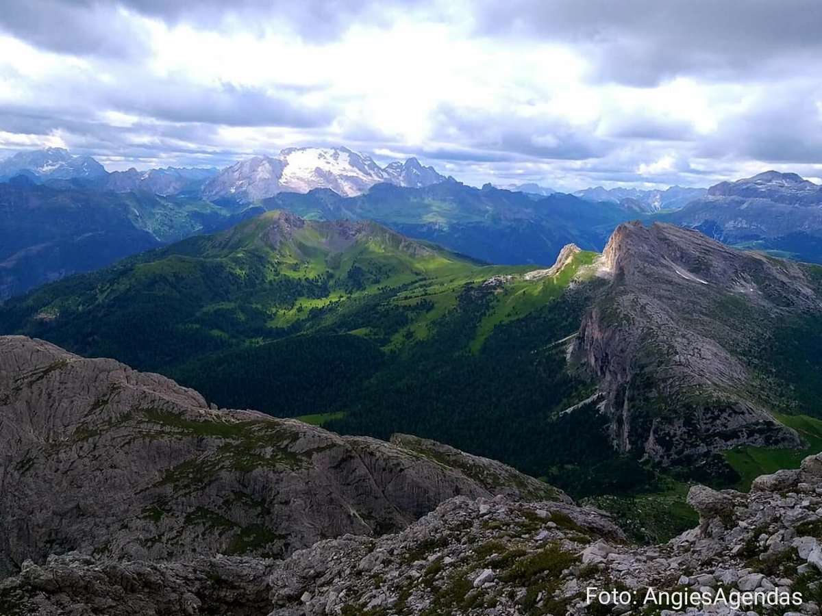 AngiesAgendas's tweet photo. #Sunday greetings from the #dolomites #dolomiten! #unesco #WorldHeritage #mountains #montagne #view #panorama #hiking #adventure #fitness #sport #viaferrata #stayandwander #besuper #bewild #dolomitealps #palemountains #sassstria #settsass #sky #happy #NaturePhotography #fun ๐ค๐ https://t.co/4Zhlgnpv5T