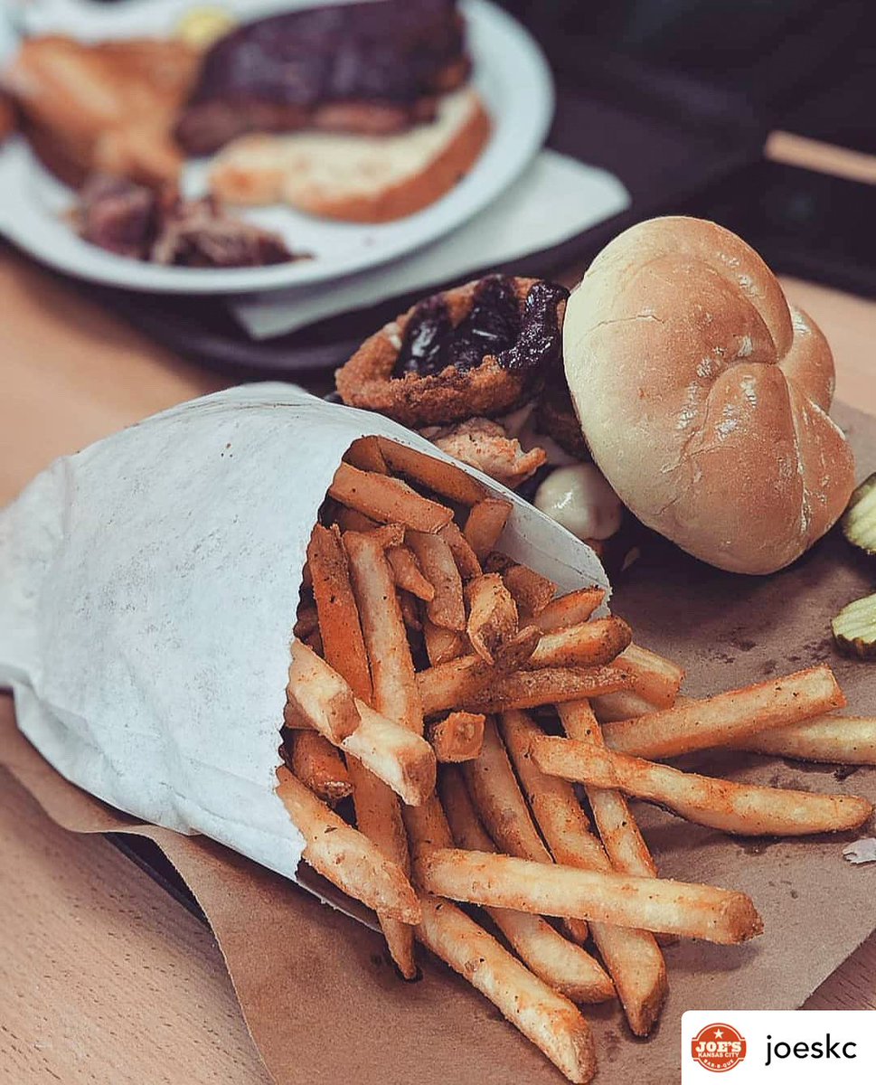 ReeceNicholsRE's tweet photo. How do you spend your #SundayFunday? If you live in Olathe, there's plenty of local haunts where you can relax after a long week. Some of our favorites? @TheOtherPlaceKC, The Peanut &amp; @joeskc.
Explore Olathe: https://t.co/RpuM8tFCTZ
#livinglocal #livinglocalolathe #olathe https://t.co/CQrtQTaKU8