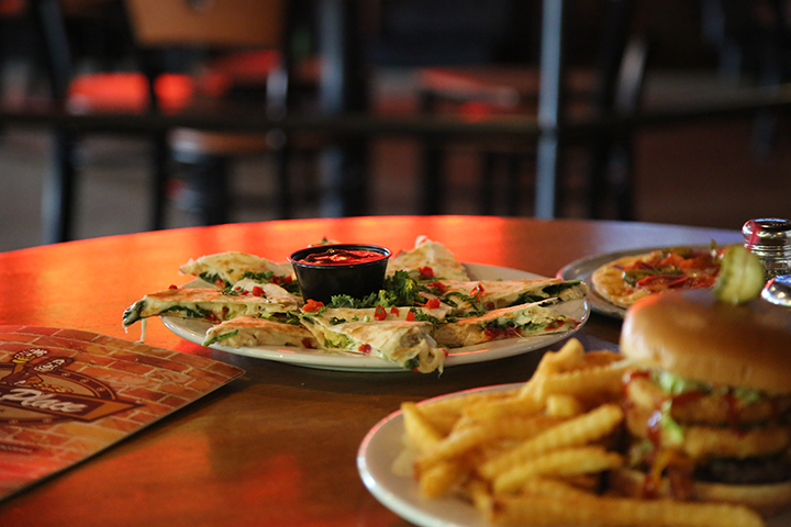 ReeceNicholsRE's tweet photo. How do you spend your #SundayFunday? If you live in Olathe, there's plenty of local haunts where you can relax after a long week. Some of our favorites? @TheOtherPlaceKC, The Peanut &amp; @joeskc.
Explore Olathe: https://t.co/RpuM8tFCTZ
#livinglocal #livinglocalolathe #olathe https://t.co/CQrtQTaKU8