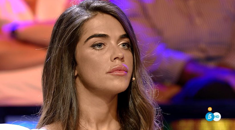Supervivientes's tweet photo. ¿Qué versión te crees?

🔄 La de Albert
❤️ La de Violeta

https://t.co/0FBgMJbayp #SVDebateFinal https://t.co/NuTCMYJ1A5