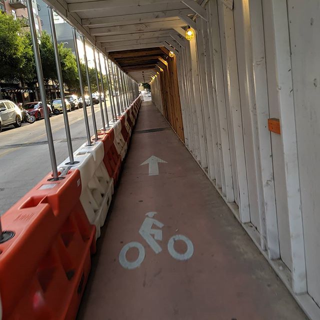 dongho_chang's tweet photo. Temporary construction accommodation for bicycle lane in Austin https://t.co/xjDHHMr33N https://t.co/N7bnuU8IaU
