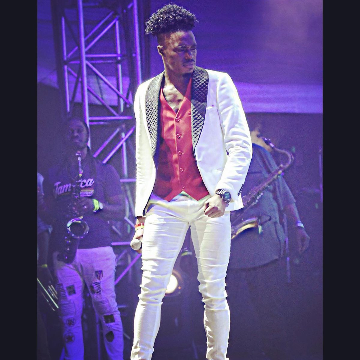 daltonharris's tweet photo. I have accomplished my lifelong milestone. I performed at the Biggest Music Festival in the Caribbean and at HOME. I did it as an Artiste, with my own material. The thousands of you last-night were incredible and the response is overwhelming. Thanks for having us @reggaesumfest https://t.co/RFZMswIAf3
