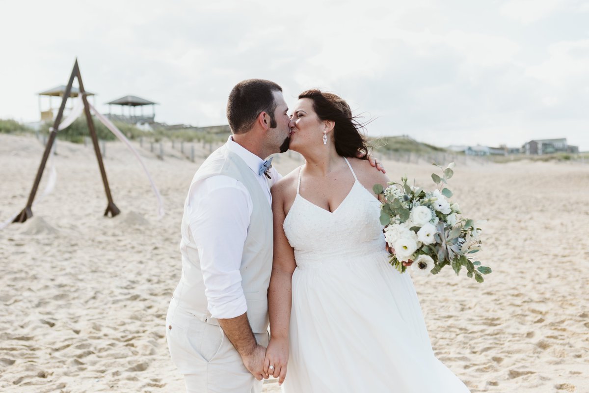Ceremony ready! We can't take our eyes off #cocomelodybride Kristi in this romantic + modern look!! 😍 Who wants something like this for their big day? Hands up! #cocomelody #daretolove
Photo Credit: <a href="/marybasnight/">Mary Basnight</a>(IG)
Find her pretty dress here: bit.ly/2Wl4MNZ
